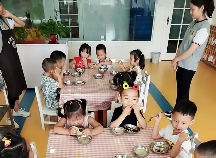 学校食堂